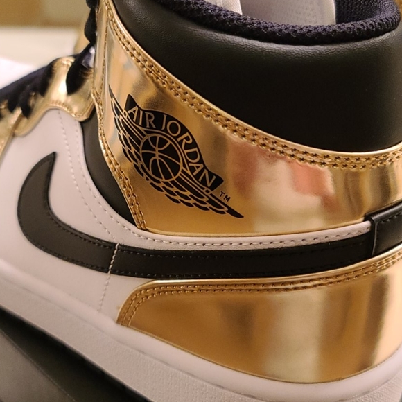 AIR JORDAN 1 MID SE 'METALLIC GOLD' - Picture 8 of 8